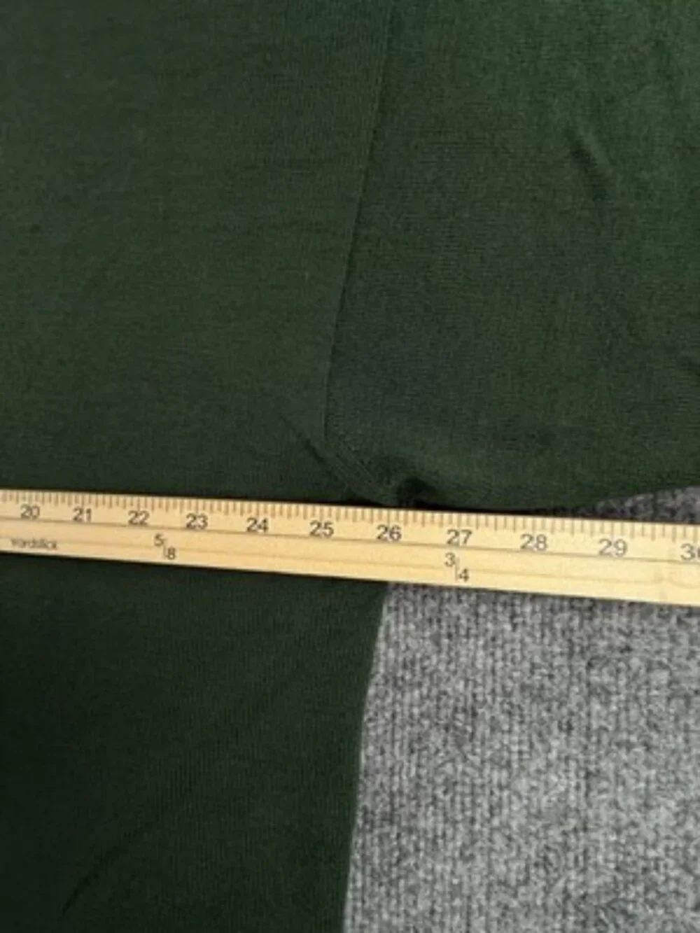 Burberry Long Sleeve Pullover V-Neck Green 9 Mens Logo Sweater Solid Knit Adult